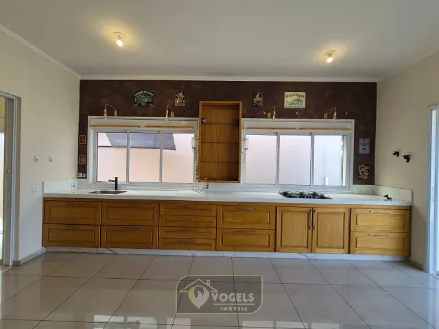 Casa com 360m² 2 quartos e 3 banheiros, para alugar, no bairro Flor da Aldeia em Holambra