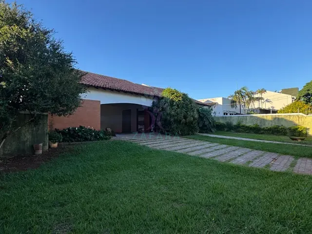 Casa com 1440m² 4 quartos e 6 banheiros, para alugar, no bairro Vila Gomes em Campo Grande