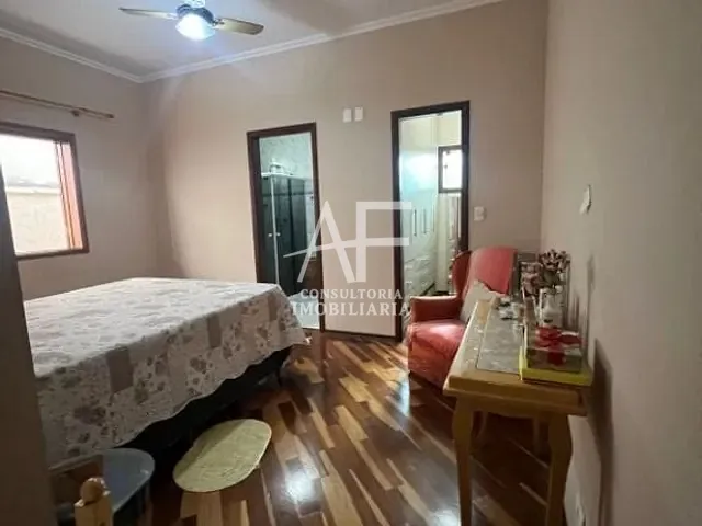 Casa com 438m² 3 quartos e 2 banheiros, à venda, no bairro Esplanada Independência em Taubaté