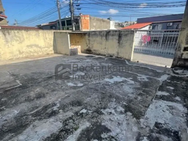 Casa 3 quartos e 1 banheiro, para alugar, no bairro Água Limpa em Volta Redonda
