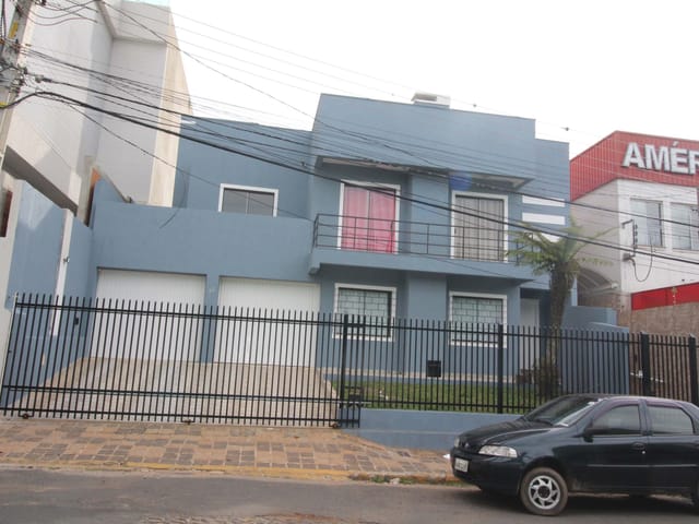 Casa com 548m² 4 quartos e 5 banheiros, à venda, no bairro Uvaranas em Ponta Grossa