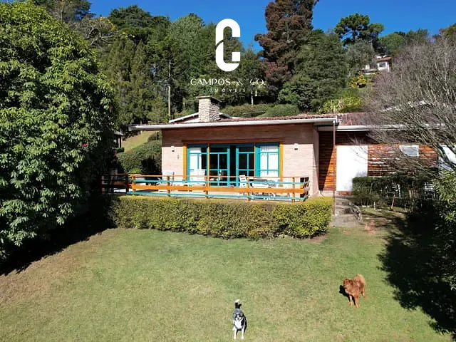 Casa com 1600m² 4 quartos e 5 banheiros, à venda, no bairro Vila Porã em Campos Do Jordão