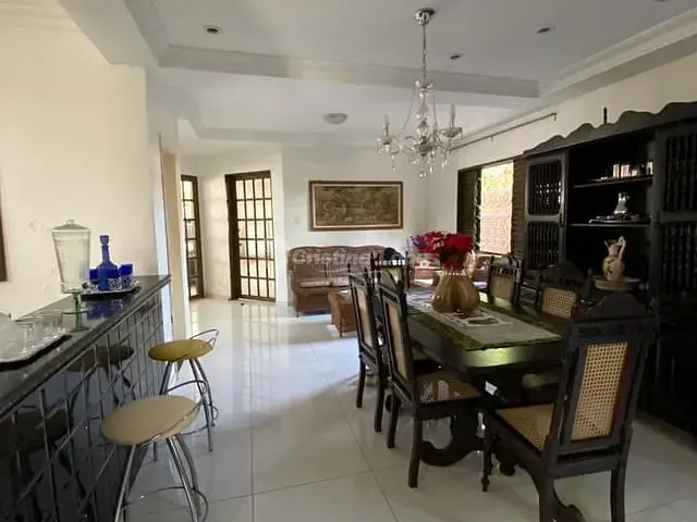 Casa com 376m² 4 quartos e 5 banheiros, à venda, no bairro Fátima em Teresina