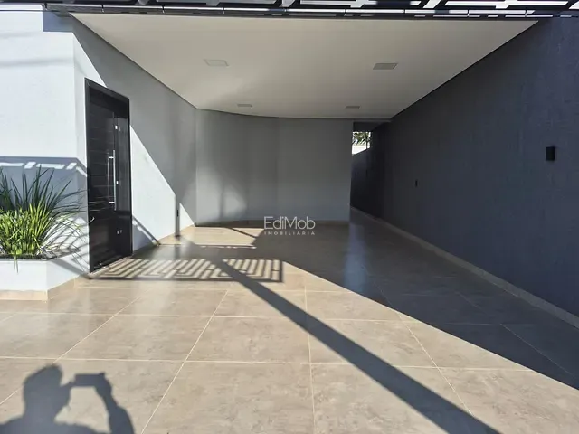 Casa 3 quartos e 5 banheiros, à venda, no bairro Tropical III em Cascavel