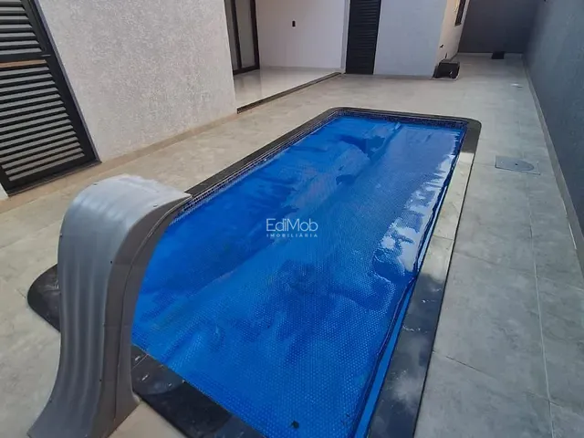 Casa 3 quartos e 5 banheiros, à venda, no bairro Tropical III em Cascavel