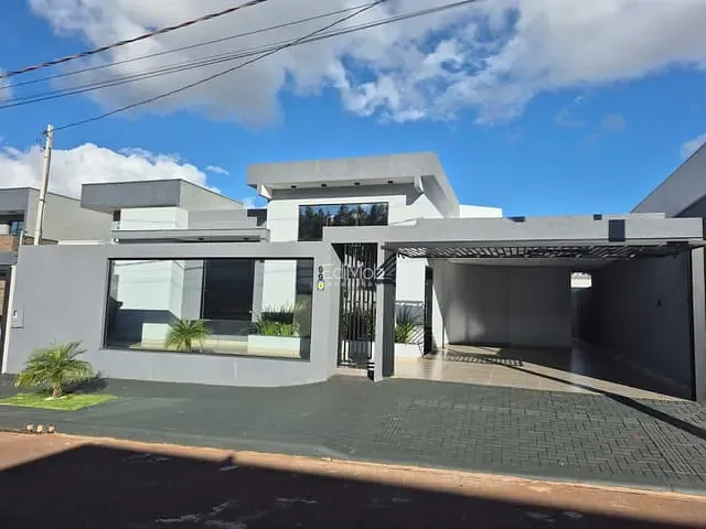 Casa 3 quartos e 5 banheiros, à venda, no bairro Tropical III em Cascavel