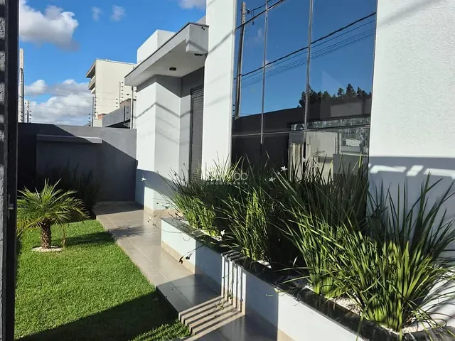Casa 3 quartos e 5 banheiros, à venda, no bairro Tropical III em Cascavel