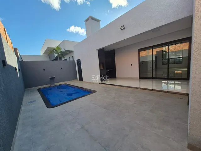 Casa 3 quartos e 5 banheiros, à venda, no bairro Tropical III em Cascavel