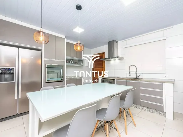 Casa com 210m² 1 quarto e 1 banheiro, à venda, no bairro Uberaba em Curitiba