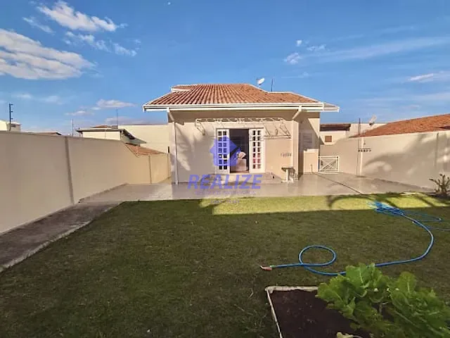 Casa com 420m² 3 quartos e 2 banheiros, à venda, no bairro Conjunto Habitacional Dom Henrique Goland Trindade em Botucatu