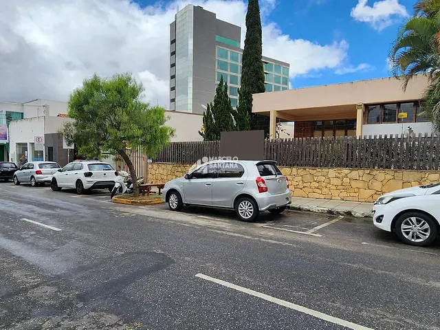 Casa com 710m² 5 quartos e 1 banheiro, à venda, no bairro Centro em Vitória da Conquista