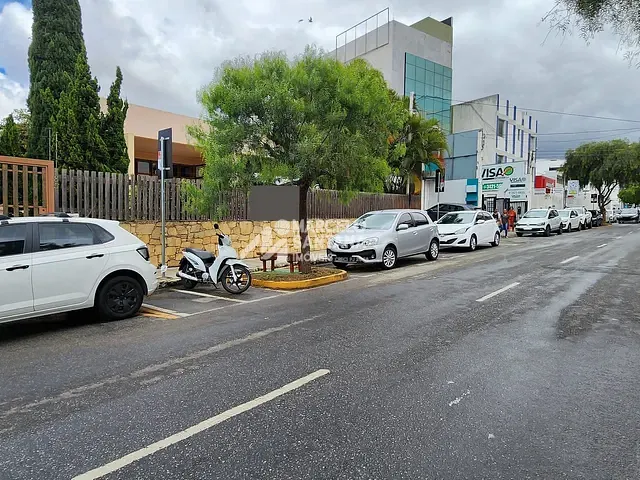 Casa com 710m² 5 quartos e 1 banheiro, à venda, no bairro Centro em Vitória da Conquista