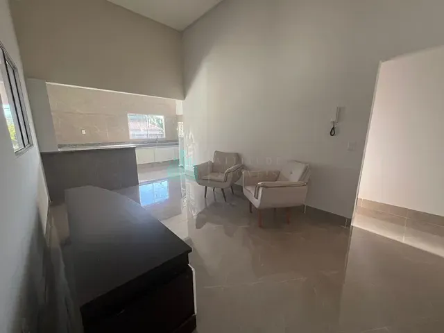Casa com 300m² 3 quartos e 2 banheiros, para alugar, no bairro Vila União em Catalão