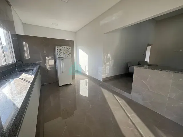 Casa com 300m² 3 quartos e 2 banheiros, para alugar, no bairro Vila União em Catalão