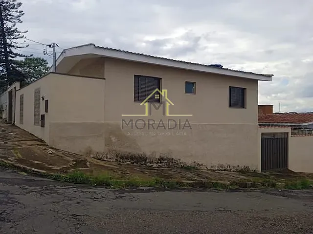 Casa com 360m² 3 quartos e 2 banheiros, para alugar, no bairro Vila Rica em Guaxupé