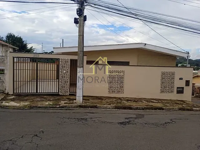 Casa com 360m² 3 quartos e 2 banheiros, para alugar, no bairro Vila Rica em Guaxupé