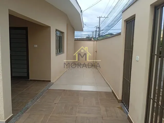 Casa com 360m² 3 quartos e 2 banheiros, para alugar, no bairro Vila Rica em Guaxupé