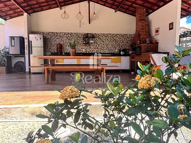 Casa com 800m² 3 quartos e 5 banheiros, à venda, no bairro Olivença em Ilhéus
