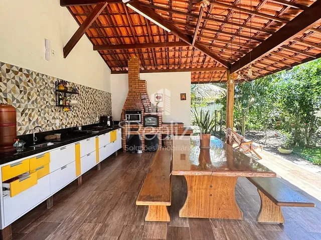 Casa com 800m² 3 quartos e 5 banheiros, à venda, no bairro Olivença em Ilhéus