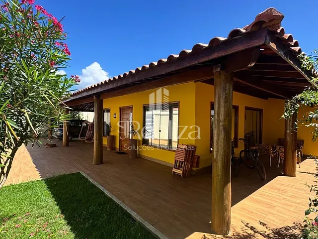 Casa com 800m² 3 quartos e 5 banheiros, à venda, no bairro Olivença em Ilhéus