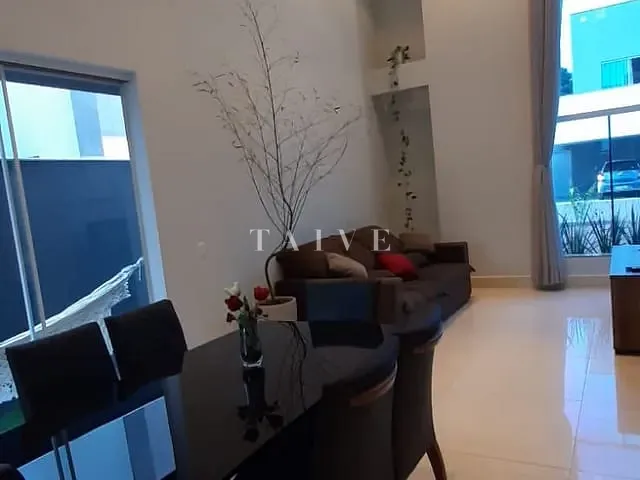 Casa com 220m² 3 quartos e 3 banheiros, à venda, no bairro Esperança em Londrina