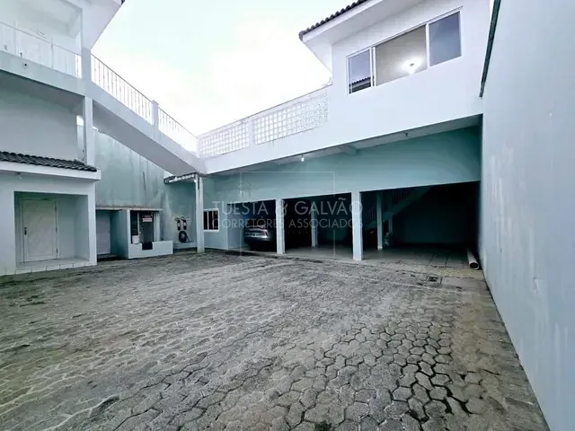 Casa com 700m² 4 quartos e 11 banheiros, à venda, no bairro Santa Felicidade em Curitiba