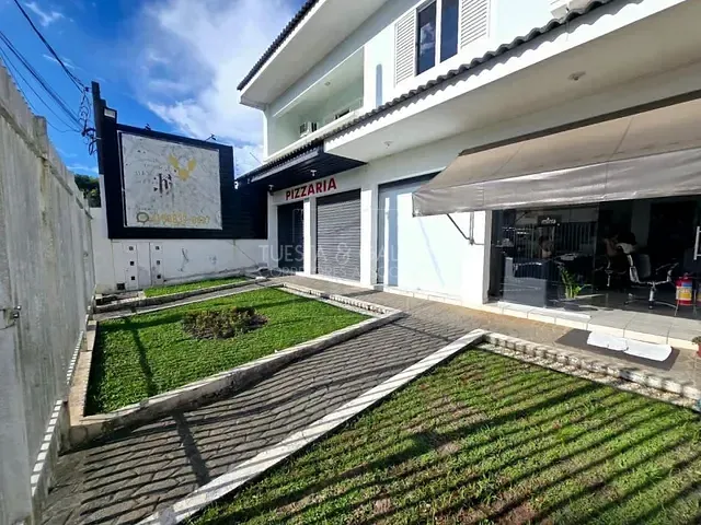 Casa com 700m² 4 quartos e 11 banheiros, à venda, no bairro Santa Felicidade em Curitiba