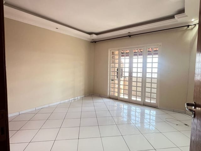 Foto do Casa - Casa com 3 dormitórios para alugar, 100 m² por R$ 2.200,00/mês - Alto São Pedro - Taubaté/SP | Venter imoveis