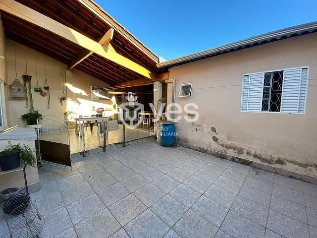 Casa com 225m² 3 quartos e 3 banheiros, à venda, no bairro Conjunto Habitacional Pão de Açúcar em Araxá
