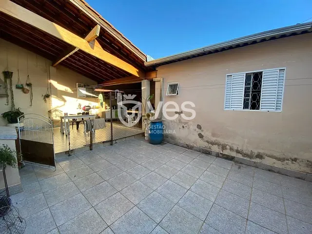 Casa com 225m² 3 quartos e 3 banheiros, à venda, no bairro Conjunto Habitacional Pão de Açúcar em Araxá