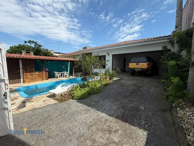 Casa 4 quartos e 6 banheiros, à venda, no bairro Balneário em Florianópolis