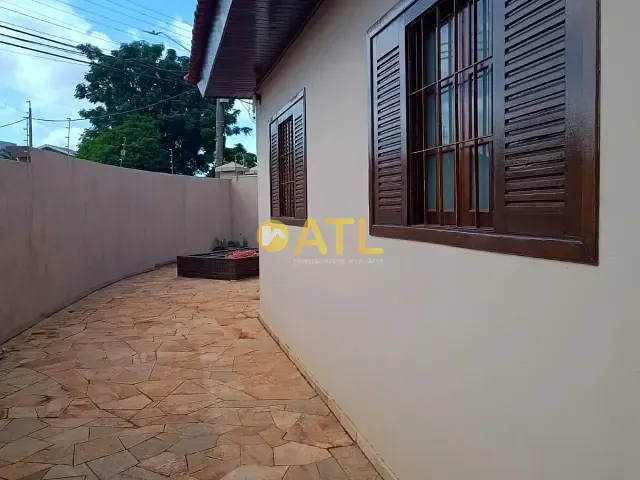 Casa 2 quartos e 2 banheiros, à venda ou para alugar, no bairro Nova Ourinhos em Ourinhos