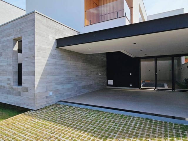 Casa com 300m² 3 quartos e 5 banheiros, à venda, no bairro Cézar de Souza em Mogi das Cruzes