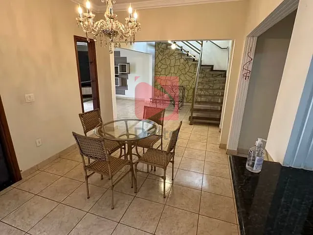 Casa 3 quartos e 5 banheiros, à venda, no bairro Jardim Carlos Gomes em Pirassununga