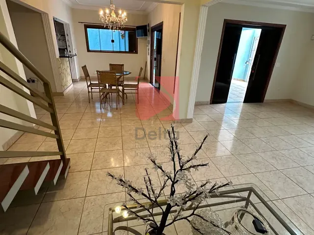 Casa 3 quartos e 5 banheiros, à venda, no bairro Jardim Carlos Gomes em Pirassununga