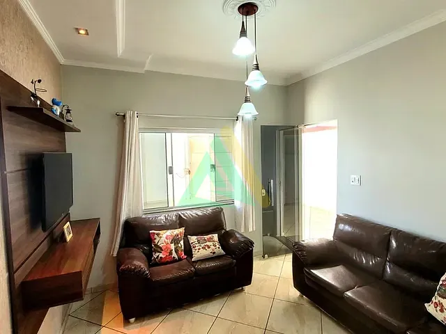 Casa com 250m² 3 quartos e 2 banheiros, à venda, no bairro Parque Cidade Nova em Mogi Guaçu