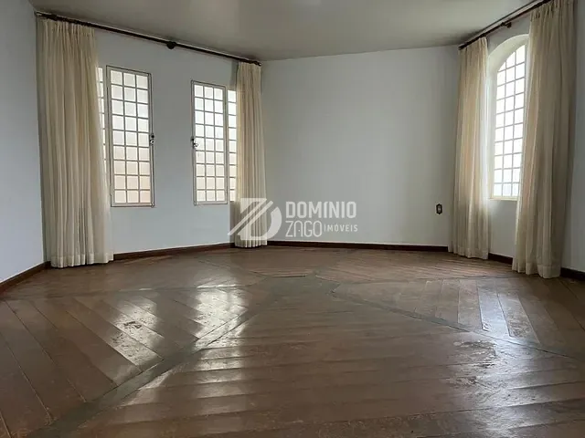 Casa com 577m² 6 quartos e 5 banheiros, à venda, no bairro Boa Vista em Uberaba