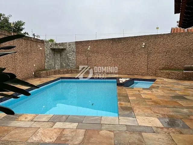 Casa com 577m² 6 quartos e 5 banheiros, à venda, no bairro Boa Vista em Uberaba