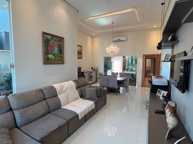 Casa com 258m² 3 quartos e 2 banheiros, à venda, no bairro Conjunto Habitacional Alexandre Urbanas em Londrina