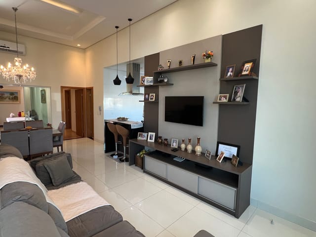 Casa com 258m² 3 quartos e 2 banheiros, à venda, no bairro Conjunto Habitacional Alexandre Urbanas em Londrina