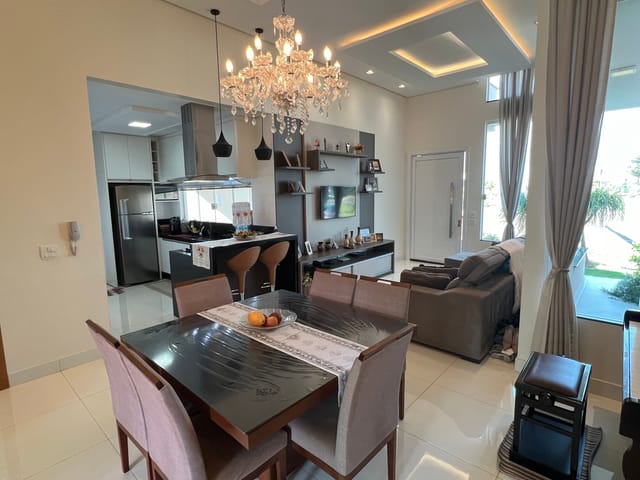 Casa com 258m² 3 quartos e 2 banheiros, à venda, no bairro Conjunto Habitacional Alexandre Urbanas em Londrina