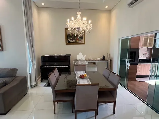 Casa com 258m² 3 quartos e 2 banheiros, à venda, no bairro Conjunto Habitacional Alexandre Urbanas em Londrina