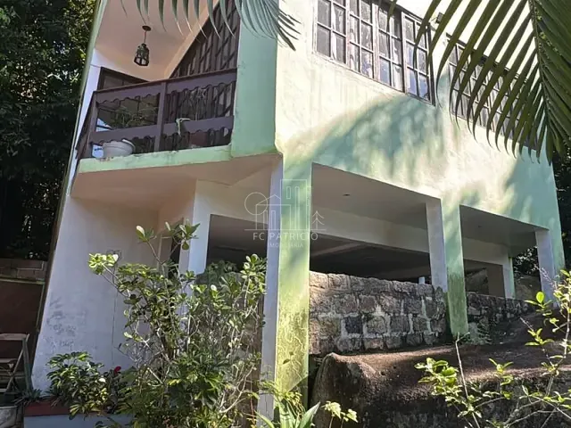 Casa com 1100m² 7 quartos e 3 banheiros, à venda, no bairro Limoeiro em Guapimirim