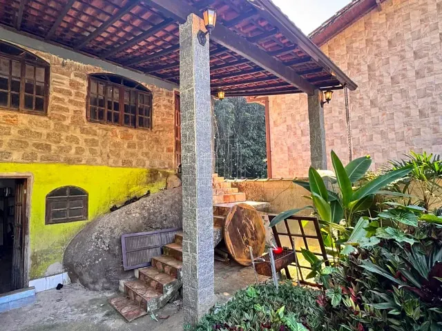 Casa com 1100m² 7 quartos e 3 banheiros, à venda, no bairro Limoeiro em Guapimirim