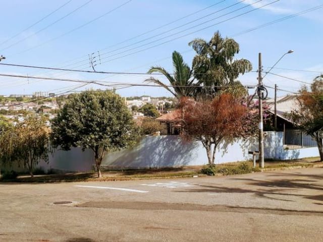 Casa com 792m² 3 quartos e 2 banheiros, à venda, no bairro Colina Verde em Tatuí