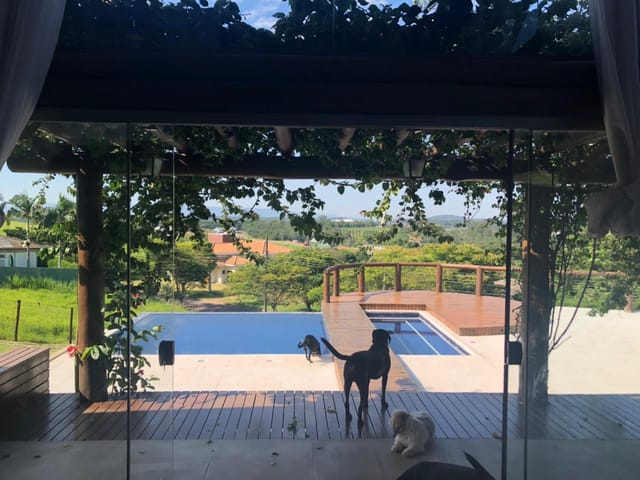 Casa com 760m² 5 quartos e 6 banheiros, à venda, no bairro Rainha em Louveira