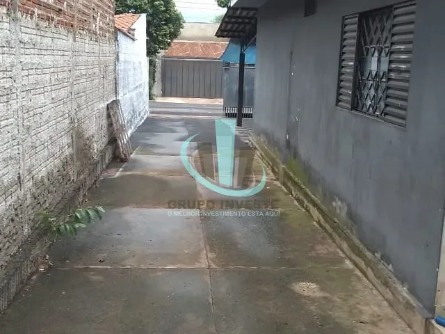 Casa com 500m² 2 quartos e 1 banheiro, à venda, no bairro VILA BIAGIONI (VILA XAVIER) em ARARAQUARA