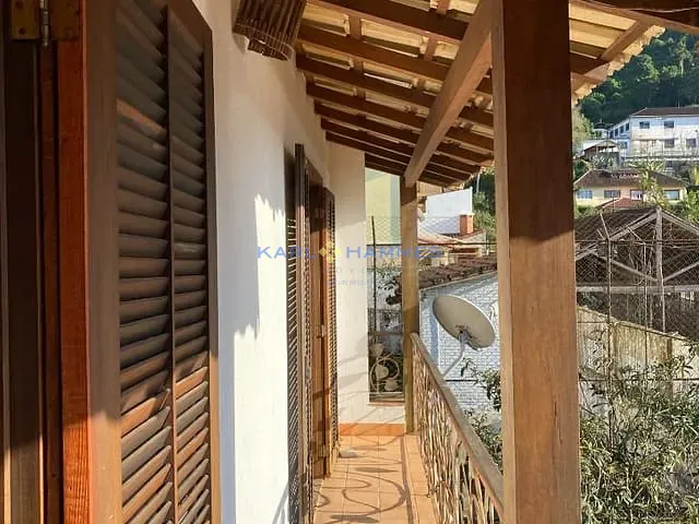 Casa com 400m² 5 quartos e 2 banheiros, à venda, no bairro Coronel Veiga em Petrópolis