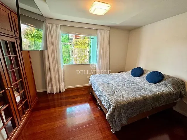 Casa com 360m² 4 quartos e 3 banheiros, à venda, no bairro Pimenteiras em Teresópolis
