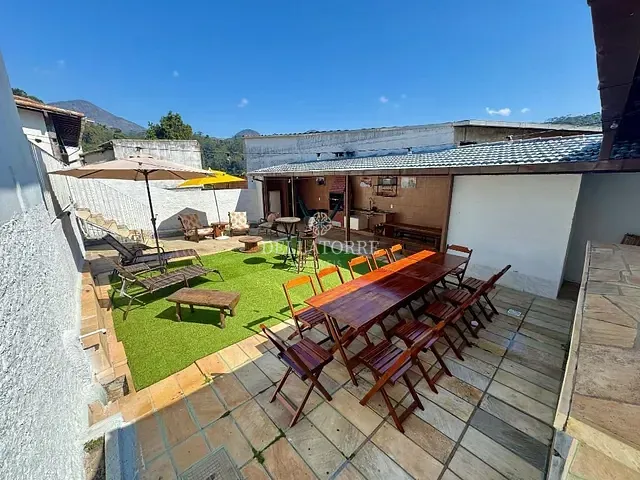 Casa com 360m² 4 quartos e 3 banheiros, à venda, no bairro Pimenteiras em Teresópolis